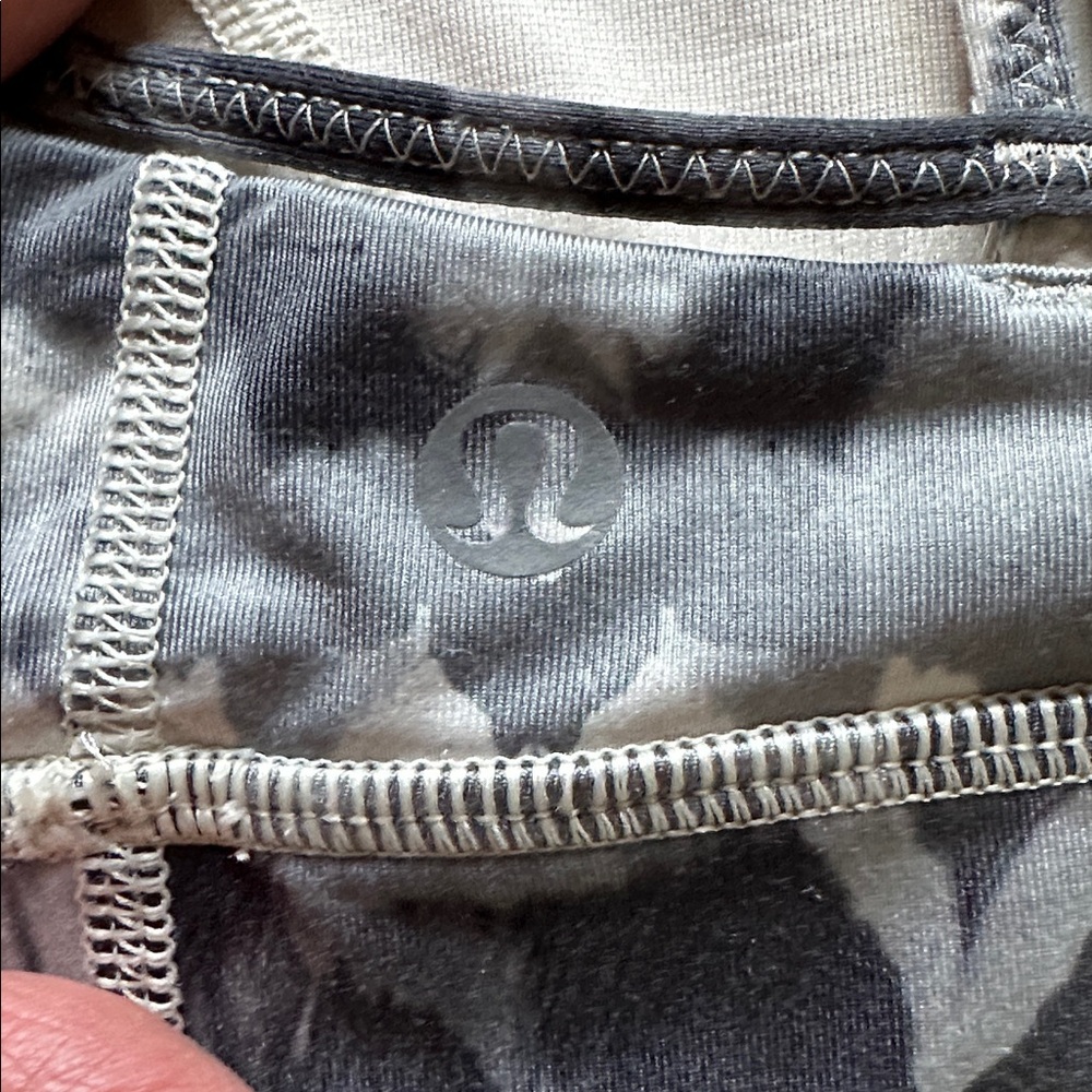 Lululemon Straight Up Bra, Ghost Weave White Black, size 4 - Picture 3 of 7